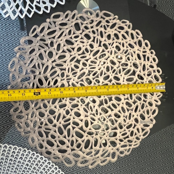 Chilewich place setting, laser-cut, perforated, organic shapes, in silver. - Picture 12 of 16